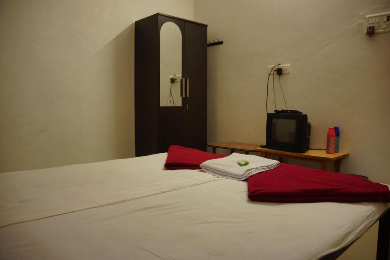 Yash Garden Residency Hotel Ганпатипуле Екстериор снимка